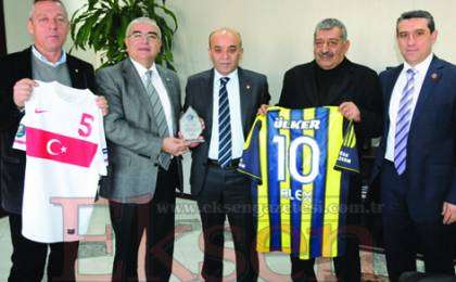 Başkan Baysan'a, Alex İmzalı Fenerbahçe Forması